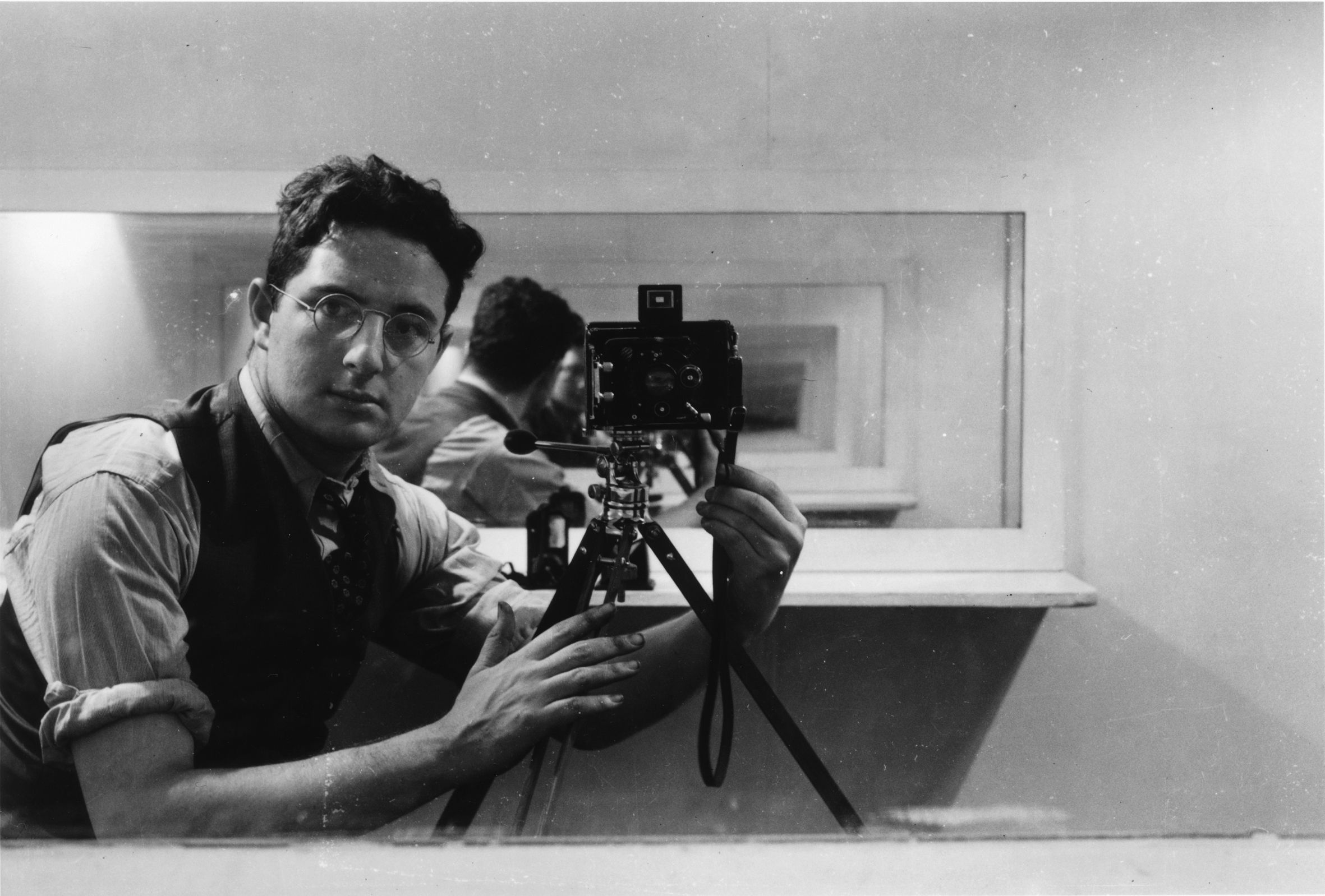 Arnold Newman, Self‐portrait, Philadelphia, 1938. Gelatin silver print © 1938, 14 ¾ x 16 ¾ in. Arnold Newman/Getty Images